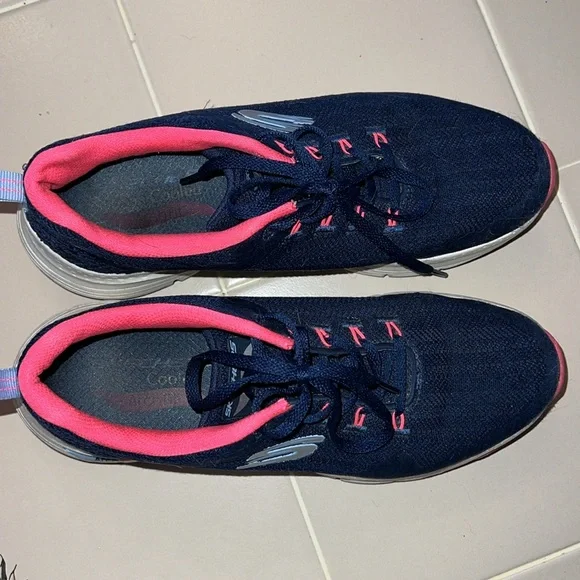 Sketchers size 8 Sneakers arch fit cooled - Picture 2 of 5